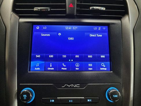 Used 2020 Ford Fusion SE AWD/4WD image 25