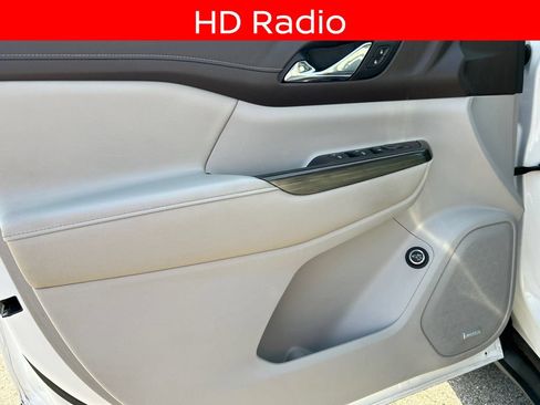 Used 2020 GMC Acadia SLT w/ LPO, Floor Liner Package FWD image 15