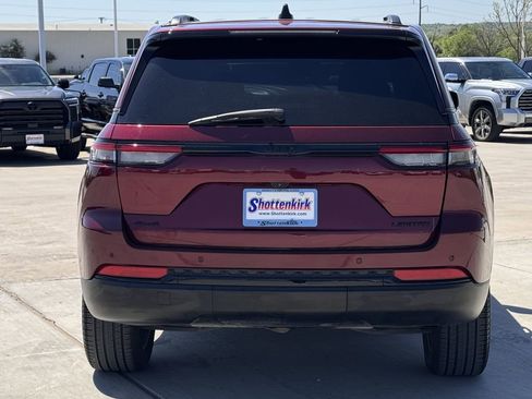 Used 2023 Jeep Grand Cherokee Limited w/ Black Appearance Package AWD/4WD image 6