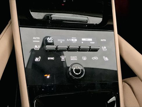 Used 2024 Porsche Cayenne image 35