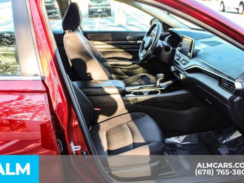 Used 2024 Nissan Altima 2.5 SV image 19