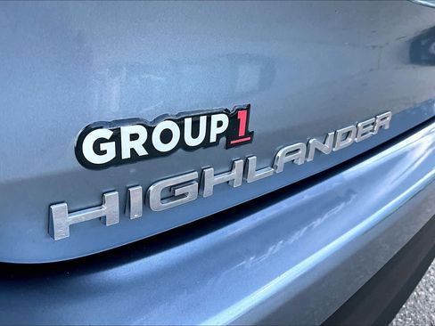 Used 2022 Toyota Highlander XLE AWD/4WD image 10