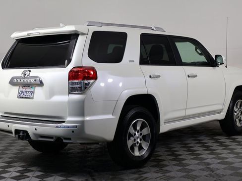 Used 2011 Toyota 4Runner SR5 w/ Convenience Pkg image 4
