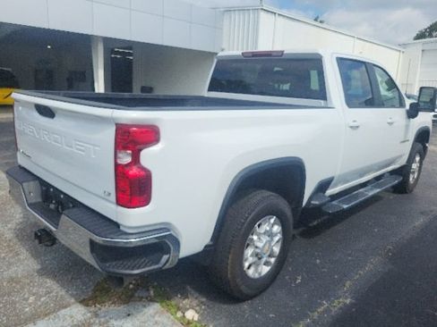 Used 2025 Chevrolet Silverado 2500 LT AWD/4WD image 3
