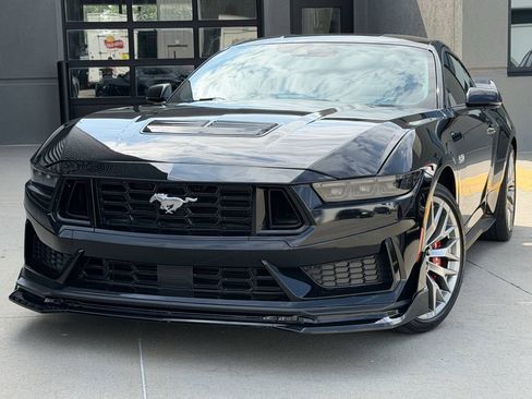 Used 2025 Ford Mustang GT Premium RWD image 3