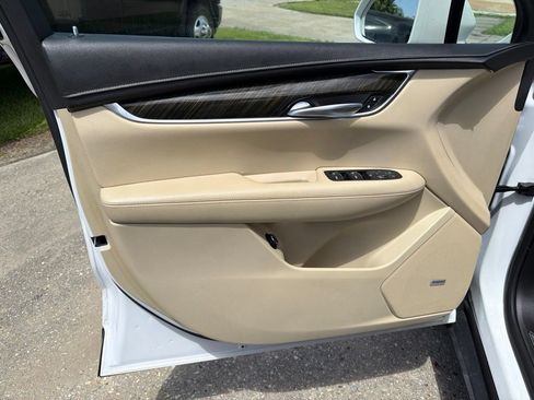 Used 2019 Cadillac XT5 FWD image 11