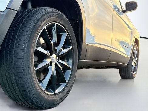 Used 2014 Jeep Cherokee Altitude w/ Comfort/Convenience Group image 16