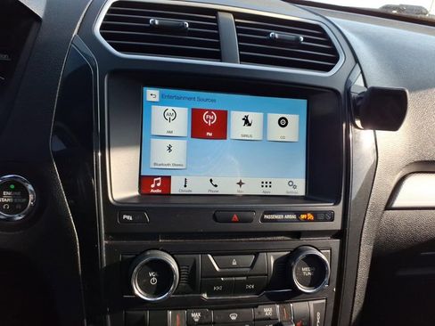 Used 2017 Ford Explorer XLT w/ Equipment Group 202A image 18