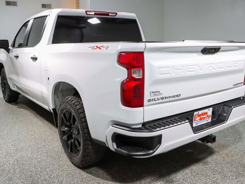 Used 2022 Chevrolet Silverado 1500 Custom image 9