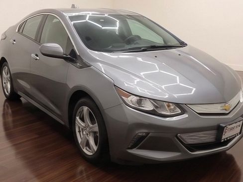 Used 2018 Chevrolet Volt LT w/ Comfort Package FWD image 9