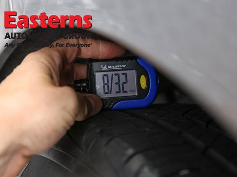 Used 2021 Chrysler Pacifica Touring-L FWD image 29