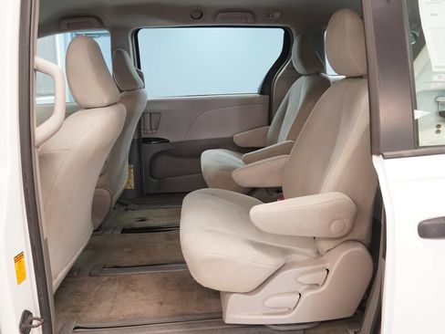 Used 2014 Toyota Sienna L FWD image 21