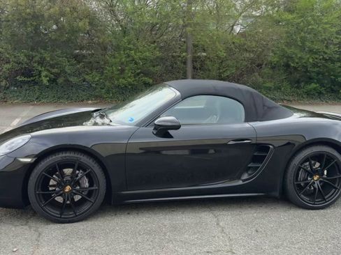 Used 2021 Porsche 718 Boxster RWD image 9