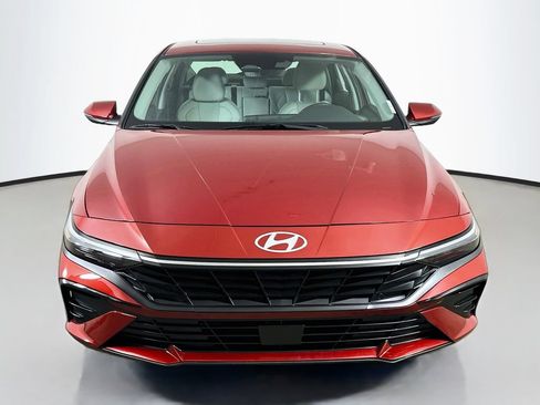 Used 2025 Hyundai Elantra Limited FWD image 2