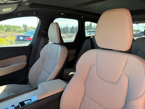 Used 2026 Volvo XC60 B5 Plus AWD/4WD image 19