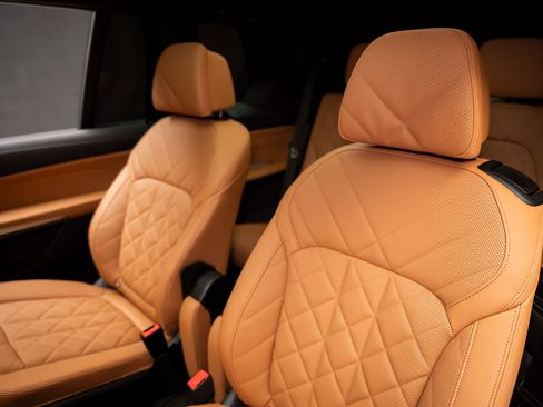 Used 2026 BMW X7 xDrive40i w/ M Sport Package image 69