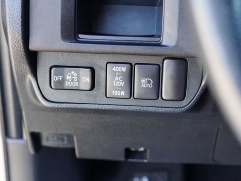 Used 2019 Toyota Tacoma TRD Off-Road w/ Technology Package AWD/4WD image 25
