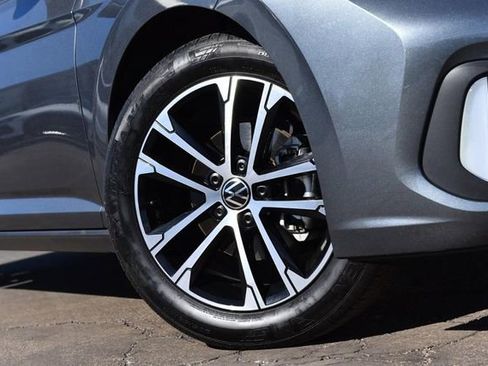 Used 2024 Volkswagen Jetta Sport image 3