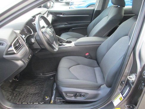 Used 2019 Toyota Camry LE image 8