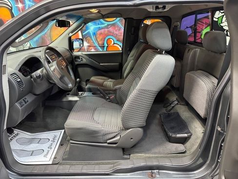 Used 2009 Nissan Frontier SE w/ SE Value Truck Pkg AWD/4WD image 11