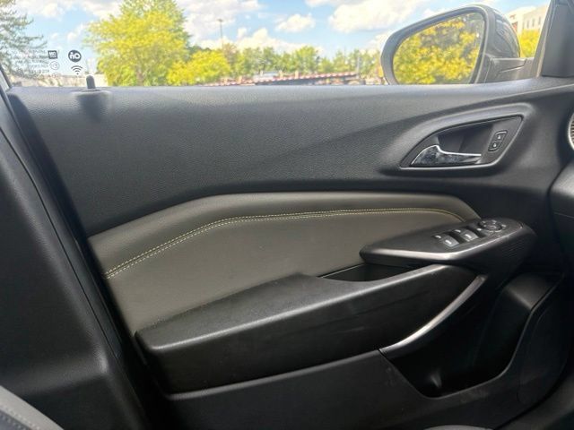 Used 2024 Chevrolet Trax ACTIV w/ Sunroof Package FWD image 21