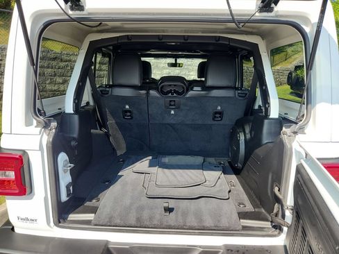 Used 2021 Jeep Wrangler Unlimited Sahara AWD/4WD image 13