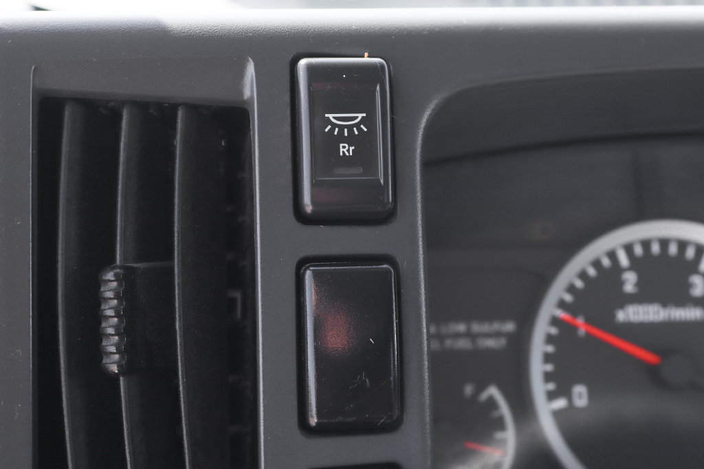 Used 2021 Isuzu NPR RWD image 19