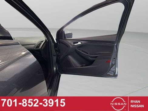 Used 2017 Ford Focus SE w/ Cold Weather Package image 36