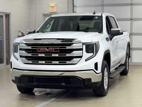 New 2026 GMC Sierra 1500 SLE image 3