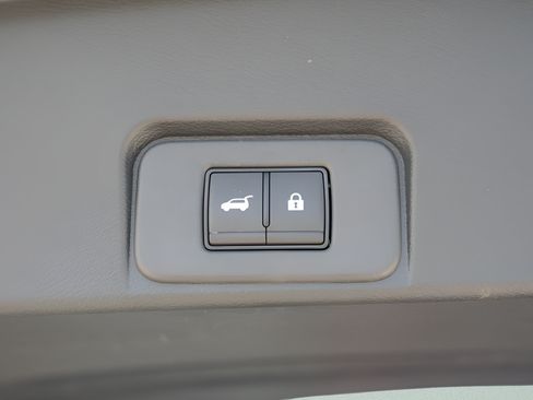 Used 2024 Nissan Rogue SV AWD/4WD image 11