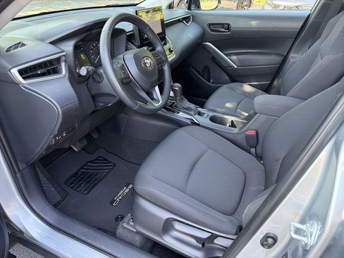 Used 2024 Toyota Corolla Cross LE FWD image 9