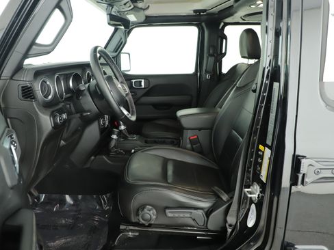 Used 2020 Jeep Gladiator Overland w/ Popular Equipment Package image 6