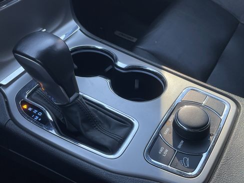 Used 2022 Jeep Grand Cherokee Limited image 26