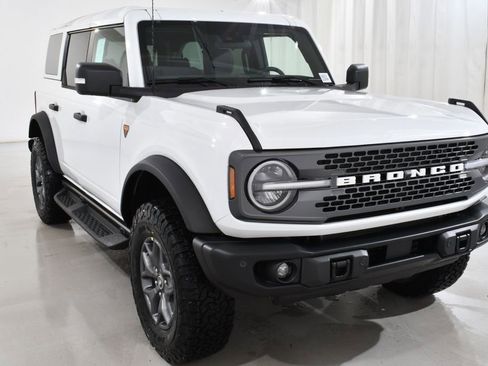 New 2025 Ford Bronco Badlands image 4