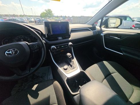 Used 2025 Toyota RAV4 XLE AWD/4WD image 28