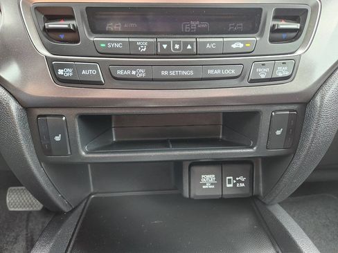 Used 2021 Honda Pilot EX image 24
