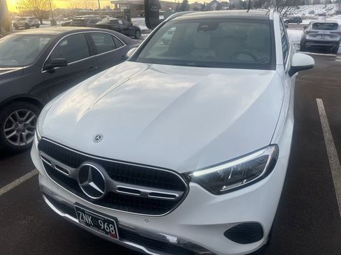 Used 2025 Mercedes-Benz GLC 300 4MATIC image 4