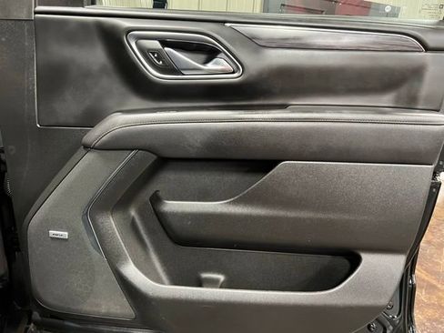 Used 2023 GMC Yukon XL SLT image 30