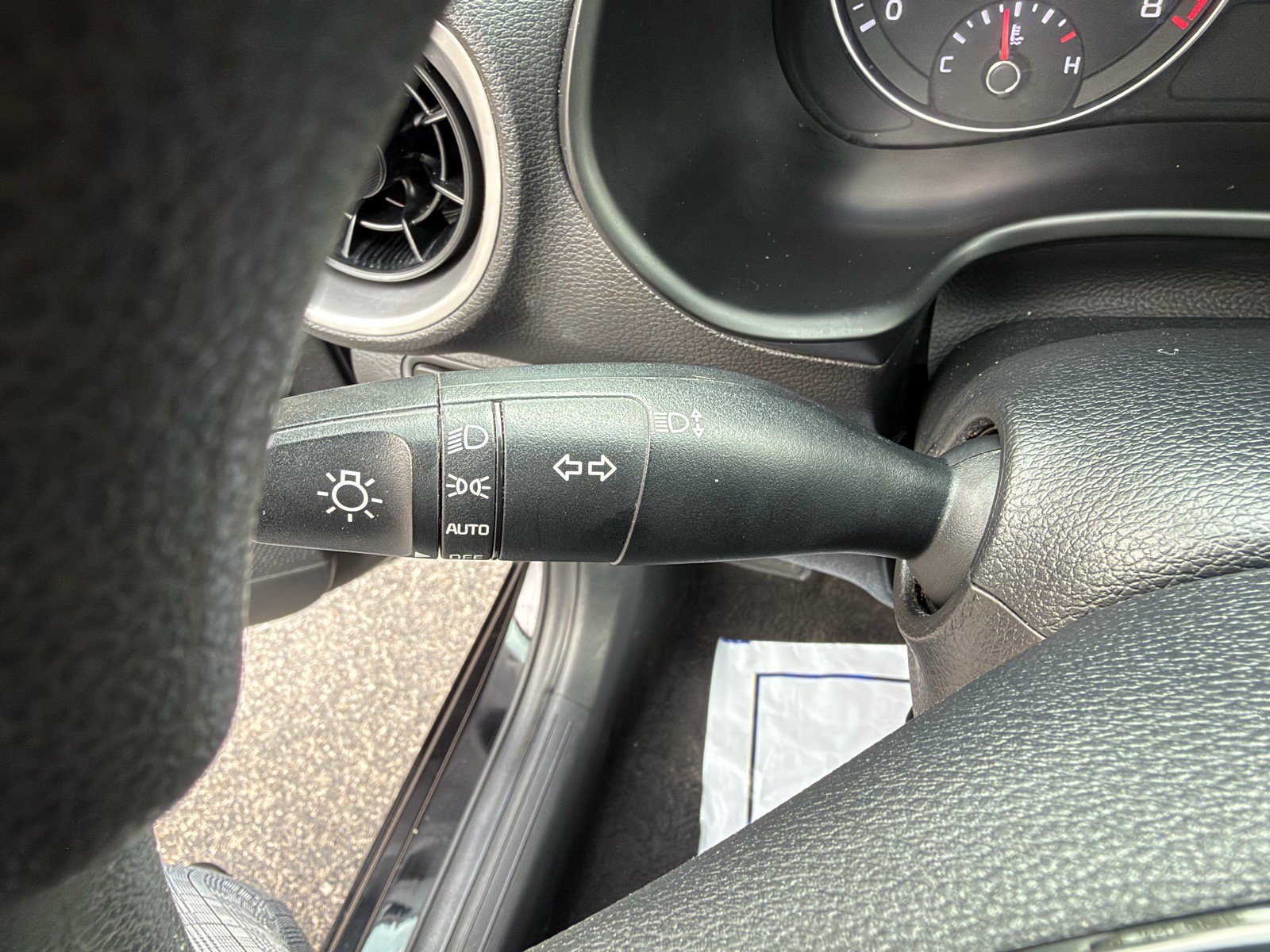 Used 2020 Kia Forte LXS FWD image 28