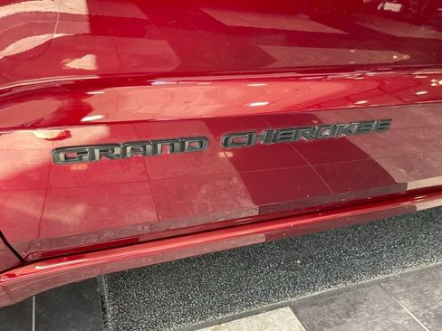 Used 2020 Jeep Grand Cherokee Altitude AWD/4WD image 22