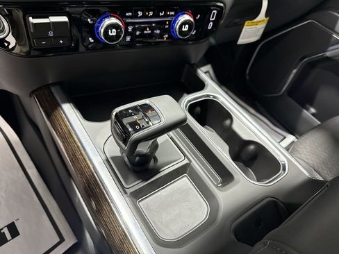 New 2026 GMC Sierra 1500 Elevation image 16