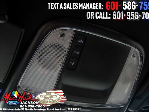 Used 2020 Dodge Charger SXT w/ Blacktop Package image 19