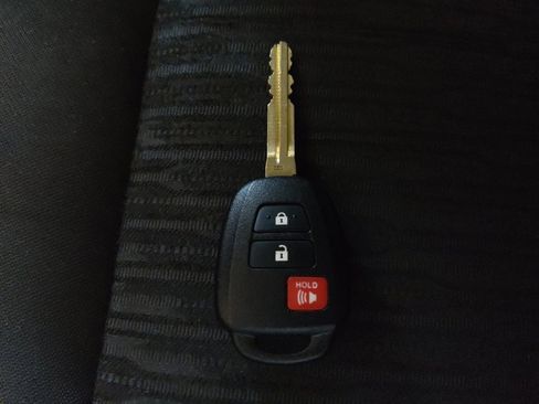 Used 2018 Toyota Tundra SR image 32