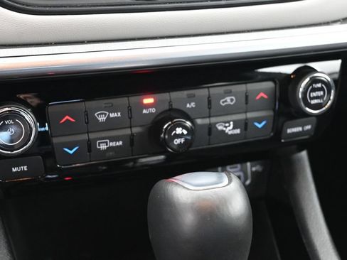 Used 2025 Jeep Compass Limited AWD/4WD image 26