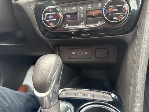 Certified 2020 Buick Encore GX Essence FWD image 29