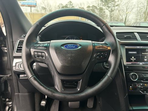 Used 2016 Ford Explorer XLT w/ Equipment Group 202A image 27