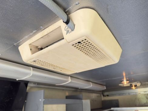 Used 2009 GMC Savana 3500 image 21