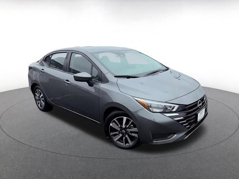Used 2025 Nissan Versa SV FWD image 2