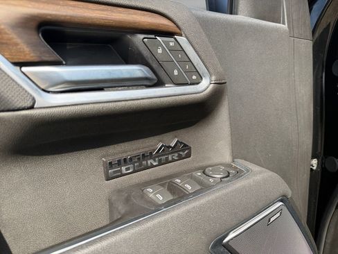 Used 2025 Chevrolet Silverado 1500 High Country w/ Midnight Edition AWD/4WD image 19