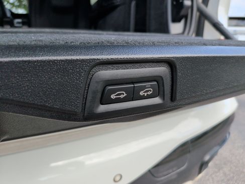 Used 2021 BMW X7 M50i w/ Dynamic Handling Package image 46